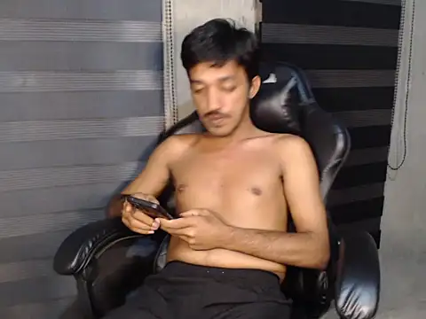 RowyCam online show from November 2025 01:00:01 PM