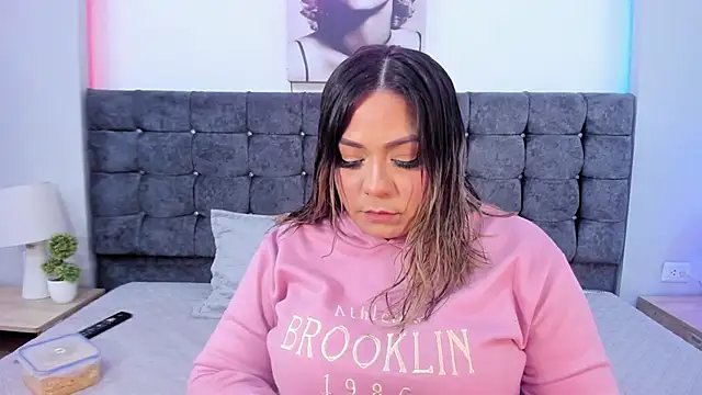 Snapshot of isabella_horney_ chatting on September 2025 08:02:02 PM isabella horney online show from September 2025 08:02:02 PM