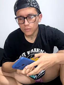 Kurtxxx22 online show from November 2025 01:40:02 AM