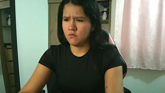 Oliviawatson1 online show from December 2025 01:09:02 PM