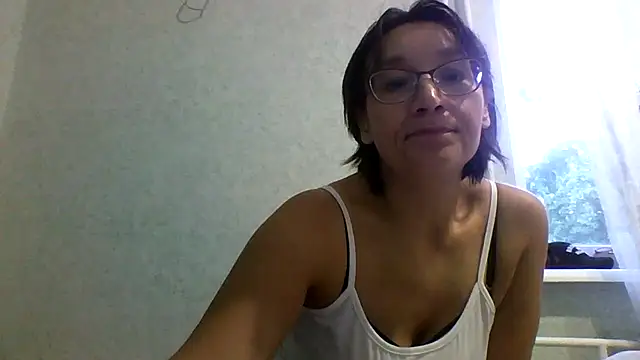 Snapshot of Moon_Janis chatting on September 2025 03:45:01 PM Moon Janis online show from September 2025 03:45:01 PM