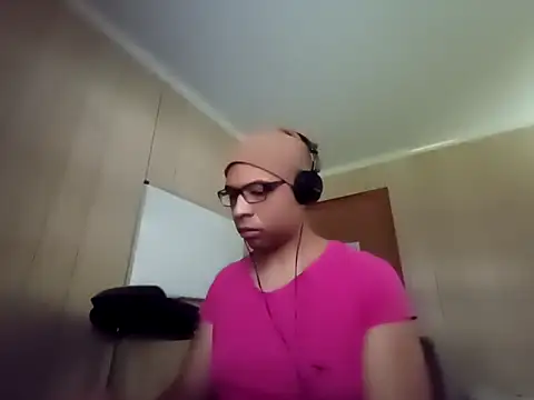 Snapshot of NaturalBeautyQueen chatting on September 2025 12:41:01 PM NaturalBeautyQueen online show from September 2025 12:41:01 PM