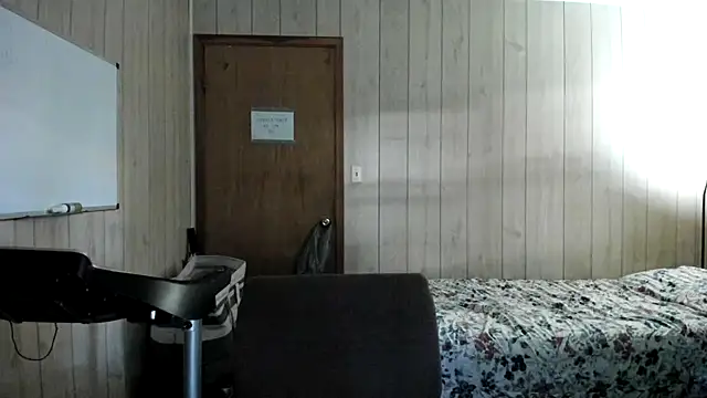 Snapshot of NaturalBeautyQueen chatting on September 2025 01:16:02 PM NaturalBeautyQueen online show from September 2025 01:16:02 PM