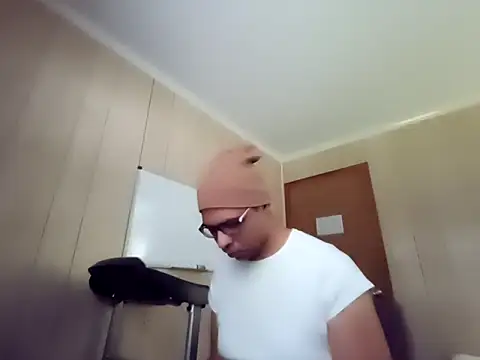 Snapshot of NaturalBeautyQueen chatting on September 2025 01:38:02 PM NaturalBeautyQueen online show from September 2025 01:38:02 PM