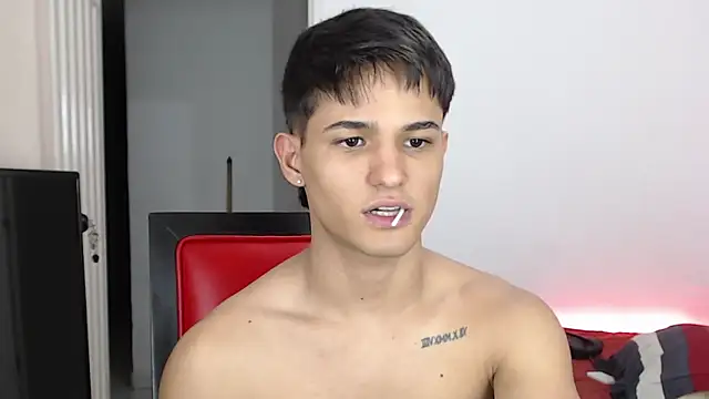 Alex mojica online show from November 2025 05:17:01 AM