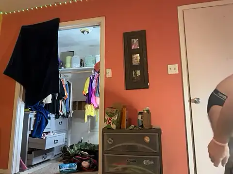 bearcub300 online show from November 2025 01:39:01 AM