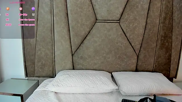 Isabela Colins online show from September 2025 11:57:01 AM