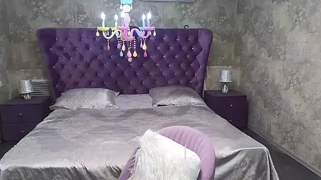 Eloisa Eliot online show from October 2025 01:32:02 PM