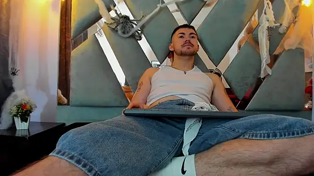 BrunoWalkerr online show from November 2025 12:06:02 PM