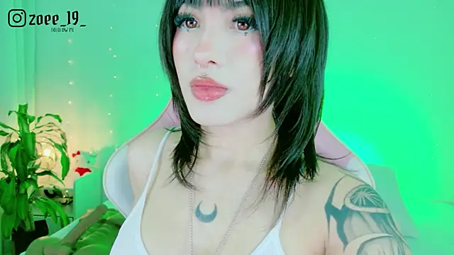 Snapshot of cuteezoe chatting on May 2026 03:35:02 AM cuteezoe online show from May 2026 03:35:02 AM