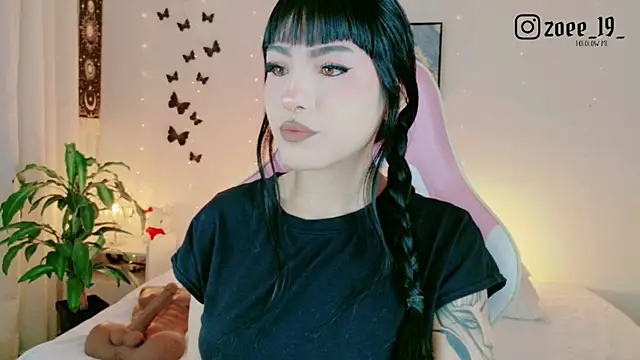 Snapshot of cuteezoe chatting on May 2026 04:29:02 AM cuteezoe online show from May 2026 04:29:02 AM