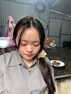 Julia-Elsa online show from November 2025 06:03:01 AM