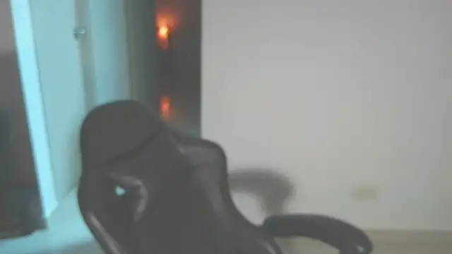 Yulienneg online show from April 2026 02:34:01 AM