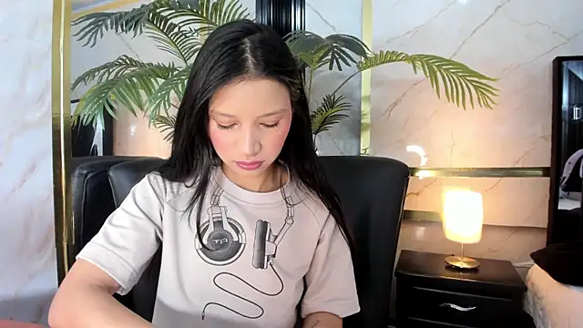 Sophie Calloway online show from March 2026 03:18:01 PM