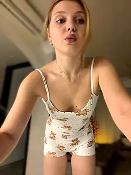 Emaline Fane online show from November 2025 06:39:01 PM