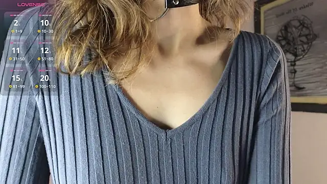 Snapshot of DebiHenks chatting on October 2025 05:08:01 PM DebiHenks online show from October 2025 05:08:01 PM