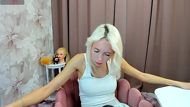 cute luucy online show from October 2025 03:20:02 AM