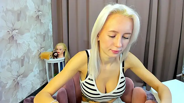 cute luucy online show from October 2025 02:33:01 AM