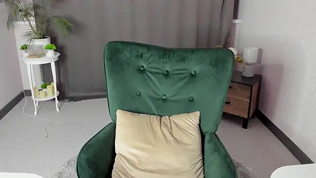 cute luucy online show from January 2026 04:05:01 AM