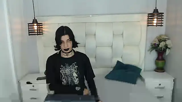 Atley Dolly online show from October 2025 09:23:02 PM