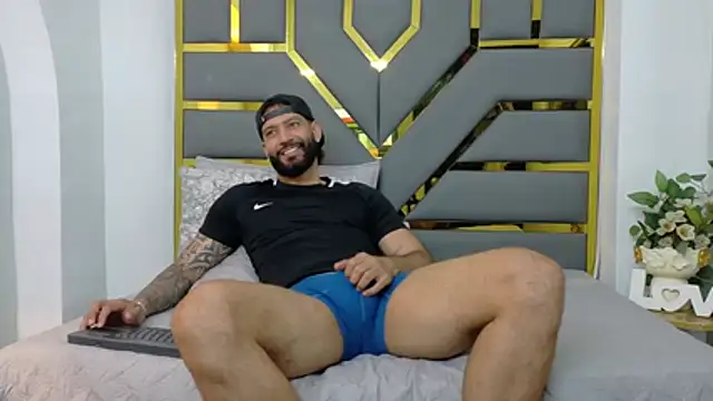 yorbymaxx online show from October 2025 02:51:02 PM