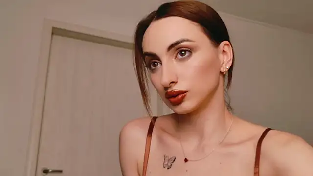 Snapshot of AuraPure chatting on October 2025 06:50:02 PM AuraPure online show from October 2025 06:50:02 PM