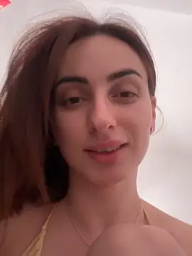 Snapshot of AuraPure chatting on November 2025 07:52:02 PM AuraPure online show from November 2025 07:52:02 PM