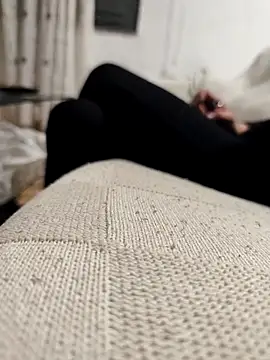 parejita888 online show from October 2025 11:24:01 PM