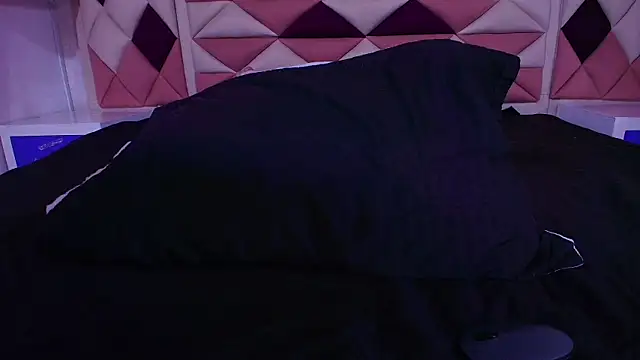 Snapshot of valecastro_ chatting on September 2025 07:17:02 PM valecastro online show from September 2025 07:17:02 PM