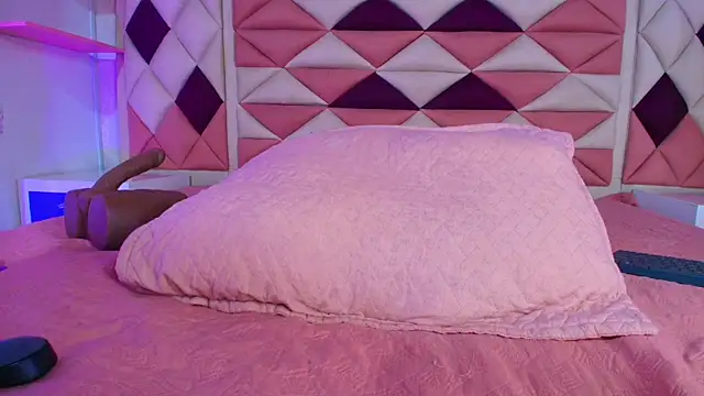 Snapshot of valecastro_ chatting on September 2025 07:18:02 PM valecastro online show from September 2025 07:18:02 PM