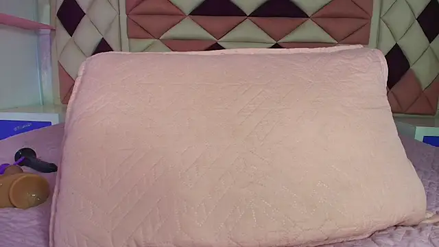 Snapshot of valecastro_ chatting on October 2025 07:11:01 PM valecastro online show from October 2025 07:11:01 PM