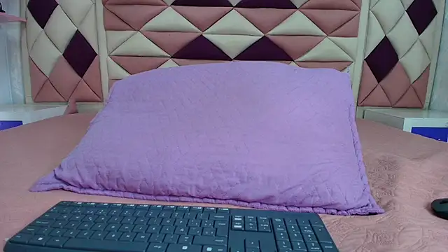 Snapshot of valecastro_ chatting on October 2025 07:22:02 PM valecastro online show from October 2025 07:22:02 PM