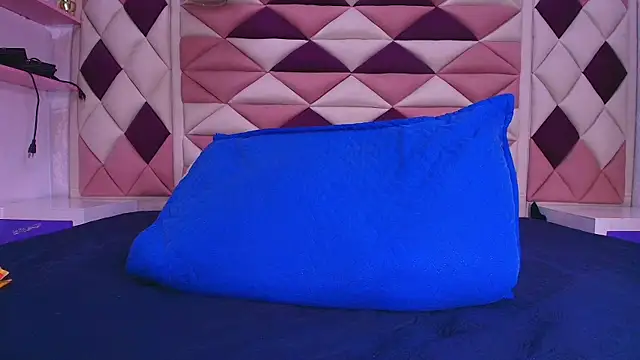 Snapshot of valecastro_ chatting on October 2025 07:14:02 PM valecastro online show from October 2025 07:14:02 PM