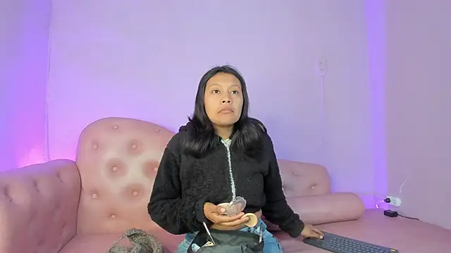 Snapshot of Dulce_Pettit chatting on September 2025 12:38:02 PM Dulce Pettit online show from September 2025 12:38:02 PM