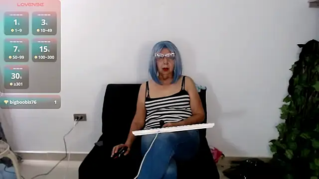 Snapshot of ruth_blue21 chatting on October 2025 04:24:02 PM ruth blue21 online show from October 2025 04:24:02 PM