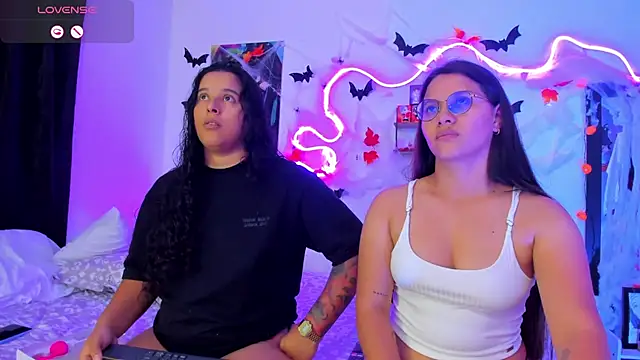 Snapshot of Dilan_and_Mia chatting on October 2025 09:59:01 PM Dilan and Mia online show from October 2025 09:59:01 PM