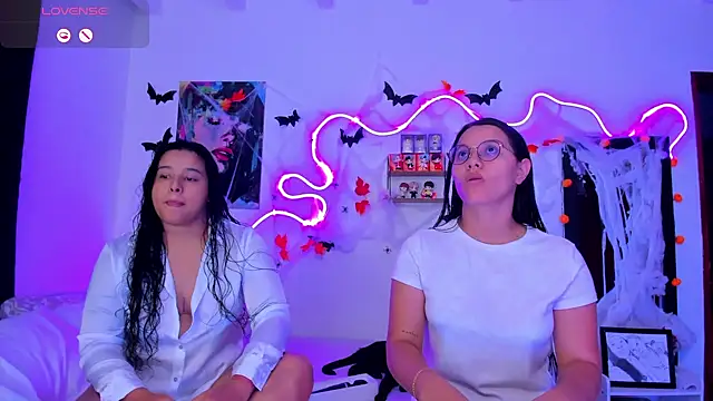 Snapshot of Dilan_and_Mia chatting on October 2025 10:56:02 PM Dilan and Mia online show from October 2025 10:56:02 PM