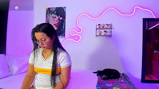 Dilan and Mia online show from November 2025 02:33:01 AM