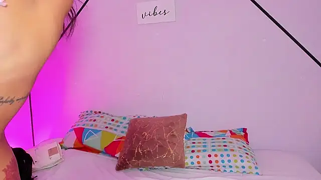 MiahCornell  online show from November 2025 07:45:02 PM