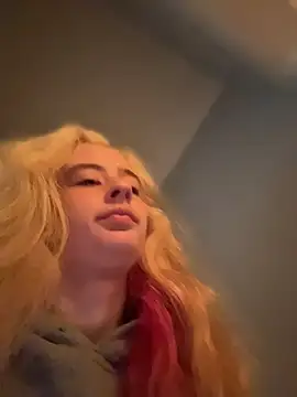 SeccySerena online show from April 2026 05:06:01 PM