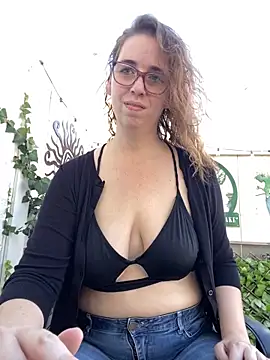 Snapshot of sweetsocalgirl chatting on September 2025 11:27:01 PM sweetsocalgirl online show from September 2025 11:27:01 PM