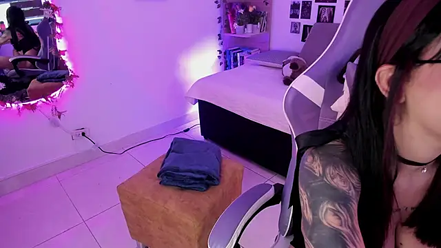 Liz rogers x online show from November 2025 01:48:02 AM