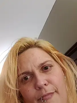 Snapshot of Jynxthefoxyfuck chatting on November 2025 04:17:01 PM Jynxthefoxyfuck online show from November 2025 04:17:01 PM