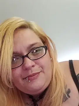 Snapshot of Jynxthefoxyfuck chatting on November 2025 11:43:01 AM Jynxthefoxyfuck online show from November 2025 11:43:01 AM