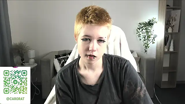 Snapshot of CarolineRichter chatting on September 2025 02:44:02 AM CarolineRichter online show from September 2025 02:44:02 AM