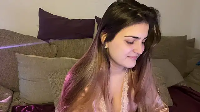 Vivalenti Kiss online show from November 2025 12:27:02 PM