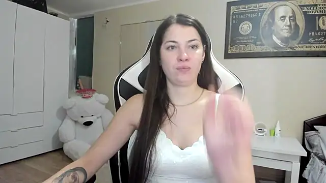 Snapshot of EmiLovsi chatting on October 2025 07:34:01 PM EmiLovsi online show from October 2025 07:34:01 PM