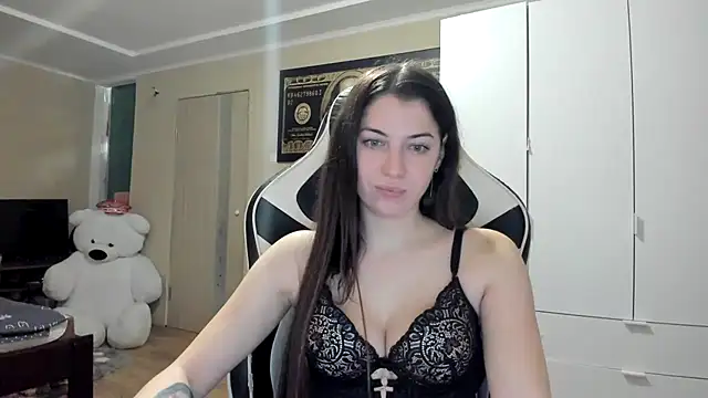 Snapshot of EmiLovsi chatting on November 2025 09:31:02 PM EmiLovsi online show from November 2025 09:31:02 PM