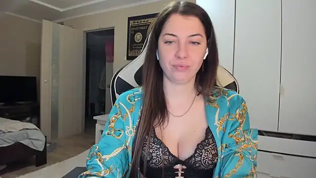 EmiLovsi online show from January 2026 08:51:02 PM