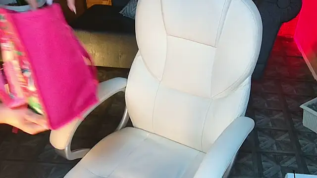 megann hill  online show from October 2025 12:14:01 PM